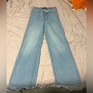 BDG Urban Outfitters light blue dipped-v wide leg jeans. Low-mid rise. Size 26.
